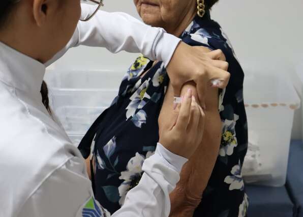 Vacina&ccedil;&atilde;o contra gripe tem plant&atilde;o no feriado em Campo Grande; veja onde ir