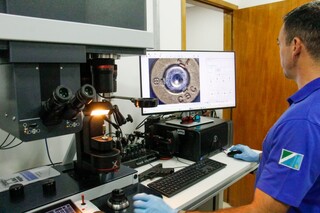 &ldquo;Deu hit&rdquo;: aparelho de R$ 1,7 milh&atilde;o e peritos revelam DNA de arma em crimes 