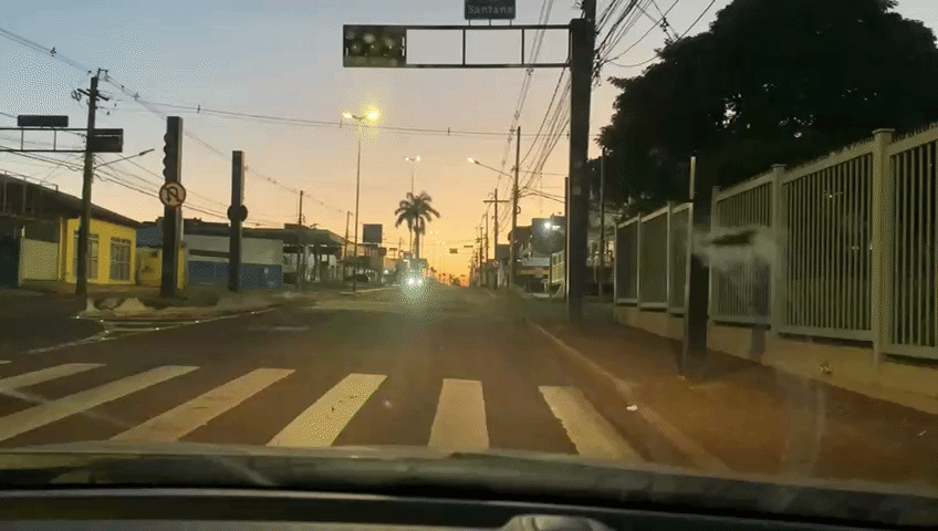 Sem&aacute;foros amanhecem intermitentes na Zahran e Ant&ocirc;nio Maria Coelho