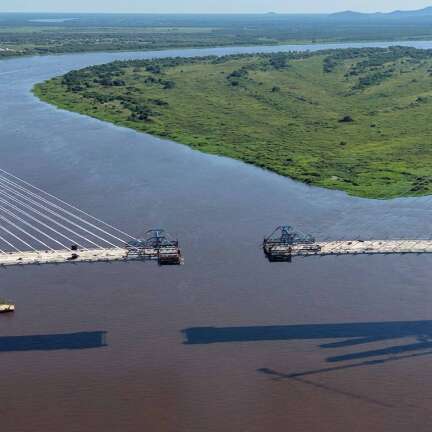 Brasil e Paraguai est&atilde;o a menos de 50 metros de conex&atilde;o por ponte na Bioce&acirc;nica