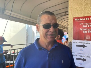 Apesar de filas, comerciantes garantem que ningu&eacute;m ficar&aacute; sem peixe no almo&ccedil;o