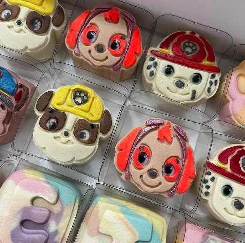 De super-her&oacute;is a flores, Vera se encontrou nos brigadeiros artesanais