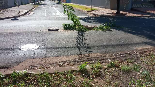 Bueiro aberto h&aacute; 3 meses preocupa moradores no Bairro Vilas Boas