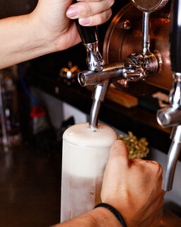 Parrock aposta em noite tem&aacute;tica antes do show do Guns N&rsquo; Roses