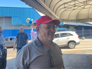 Apesar de filas, comerciantes garantem que ningu&eacute;m ficar&aacute; sem peixe no almo&ccedil;o