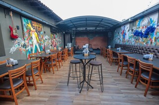 Parrock aposta em noite tem&aacute;tica antes do show do Guns N&rsquo; Roses