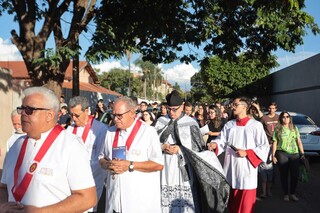 Prociss&atilde;o e beijo da cruz marcam Sexta-feira Santa na Capital