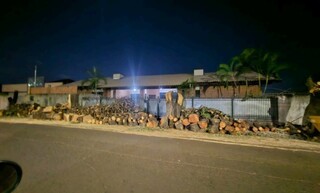 Morador na Vila Bandeirantes se surpreende com poda dr&aacute;stica de 6 &aacute;rvores