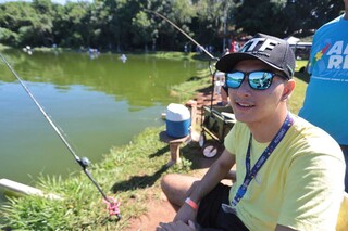 A&ccedil;&atilde;o promove experi&ecirc;ncia de pescaria e passeio a caiaque para crian&ccedil;as autistas