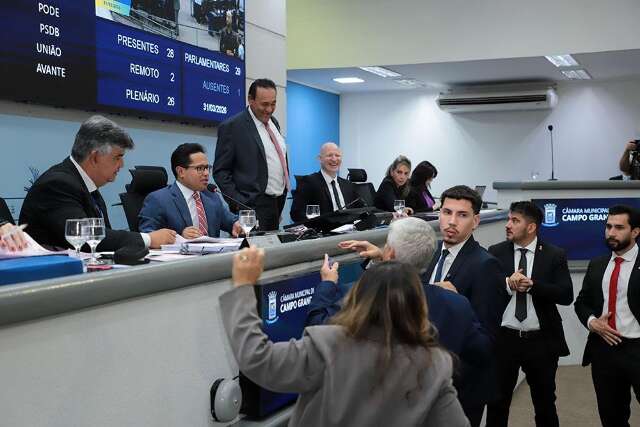 Vereadores analisam vetos &agrave; divulga&ccedil;&atilde;o de contrato e uso de c&acirc;mera para multa