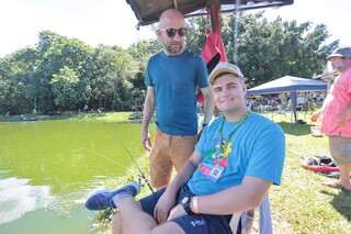 A&ccedil;&atilde;o promove experi&ecirc;ncia de pescaria e passeio a caiaque para crian&ccedil;as autistas