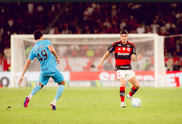 Flamengo reage no segundo tempo e vira sobre o Santos 