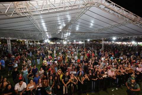 Festa da P&aacute;scoa re&uacute;ne 15 mil pessoas na abertura oficial em Dourados