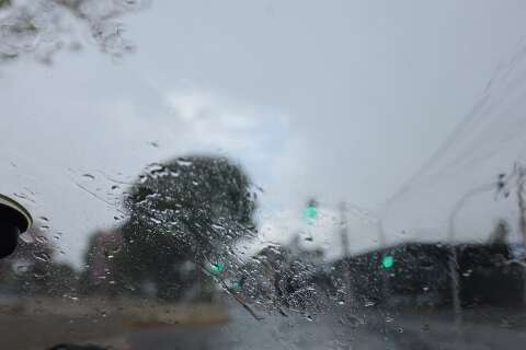 Manh&atilde; ensolarada d&aacute; lugar a forte chuva na Capital neste domingo de P&aacute;scoa