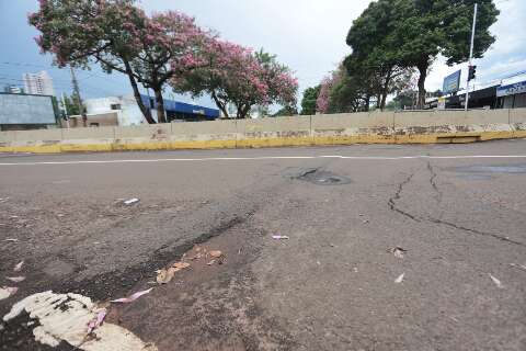 Asfalto &ldquo;afunda&rdquo; em ponte sobre o Prosa e levanta alerta para acidentes