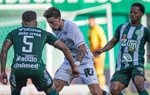 Chapecoense sofre empate nos acr&eacute;scimos contra o Vit&oacute;ria na Arena Cond&aacute;
