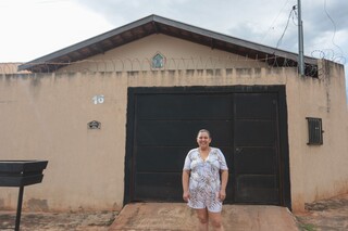 Eliane levou 40 anos para realizar sonho de colocar santa na fachada Eliane levou 40 anos para realizar sonho de colocar santa na fachada
