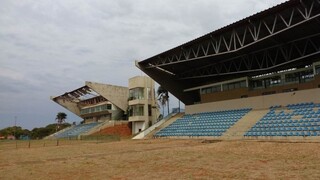 Homem &eacute; encontrado morto com sinais de viol&ecirc;ncia em escadaria do hip&oacute;dromo