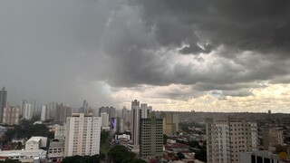 Manh&atilde; ensolarada d&aacute; lugar a forte chuva na Capital neste domingo de P&aacute;scoa