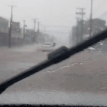 Em menos de 30 minutos, avenidas alagam ap&oacute;s chuva na regi&atilde;o norte da Capital