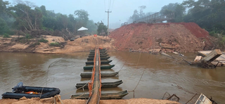 Com turno at&eacute; a noite, Ex&eacute;rcito inicia montagem de ponte sobre o Rio do Peixe
