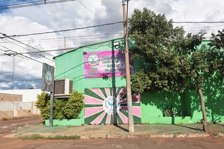 Moradores da Vila Carvalho refor&ccedil;am grades e cercas para conviver com furtos