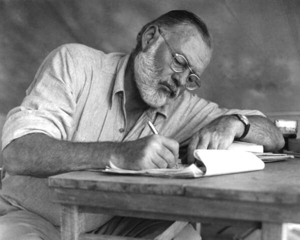 Clube de leitura discute obra de Ernest Hemingway nesta quinta