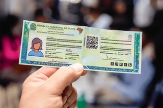 Governo passa a exigir novo RG para manter Bolsa Fam&iacute;lia e BPC