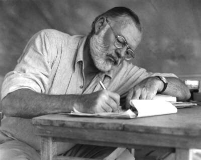 Clube de leitura discute obra de Ernest Hemingway nesta quinta