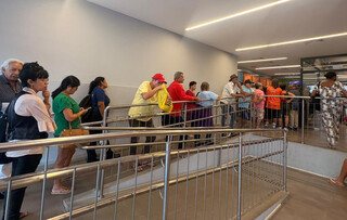 Com caixas fora do ar, clientes enfrentam horas de espera em ag&ecirc;ncias banc&aacute;rias