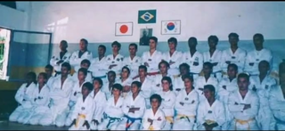Trauma tirou voz de mestre, mas seu talento no taekwondo virou filme