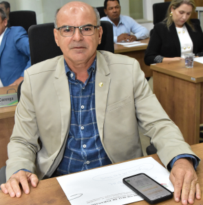 Licenciado, vereador mant&eacute;m sal&aacute;rio do MP e recebe mais de R$ 100 mil