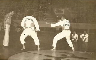 Trauma tirou voz de mestre, mas seu talento no taekwondo virou filme