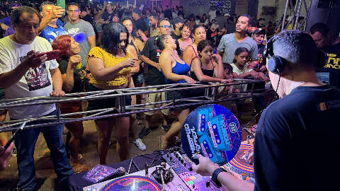 Superando fama de perigoso, bairro Dom Ant&ocirc;nio vibra com passinho