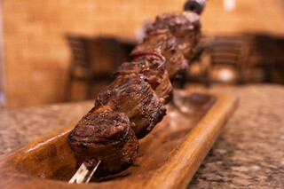 Ap&oacute;s conquistar no almo&ccedil;o, Saizeria abre &agrave; noite com sob&aacute; e yakisoba