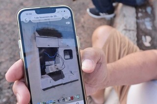 Moradores da Vila Carvalho refor&ccedil;am grades e cercas para conviver com furtos