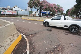 Trecho de ponte &ldquo;afundando&rdquo; passar&aacute; por reparo, mas prefeitura descarta risco