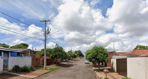 Atirador invade casa, dispara contra rapaz e o persegue durante fuga