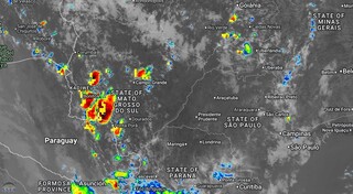 Sob alerta de tempestade, chuva atinge bairros de Campo Grande
