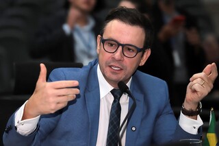 Após votação, vereadores mantêm uso de câmeras para aplicar multas de trânsito Após votação, vereadores mantêm uso de câmeras para aplicar multas de trânsito