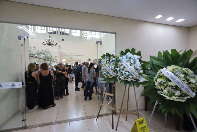 Pioneira da PM, subtenente &eacute; velada com homenagens de colegas