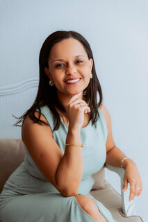 Dayse sentiu na pele e hoje ajuda pais a fazer filhos dormirem