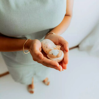 Dayse sentiu na pele e hoje ajuda pais a fazer filhos dormirem