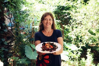 Hibisco n&atilde;o &eacute; s&oacute; ch&aacute;, folha roxa vira salada simples super nutritiva 