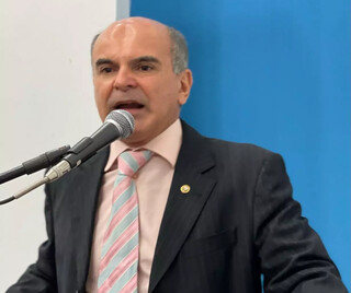 Vereador diz ter respaldo legal para receber dois salários Vereador diz ter respaldo legal para receber dois salários