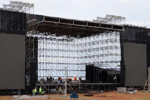 Estrutura de Guns tem palco de 842 toneladas, 700 banheiros e 12 bares