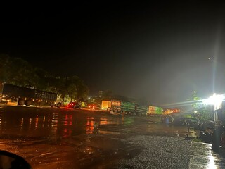 Colis&atilde;o entre carreta e caminhonete mata dois na BR-163