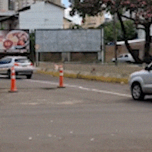 Parte de pista &eacute; fechada ap&oacute;s afundamento e motoristas devem redobrar aten&ccedil;&atilde;o