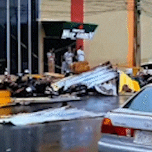Vendaval arranca telhados, derruba &aacute;rvores e causa estragos em Ponta Por&atilde;