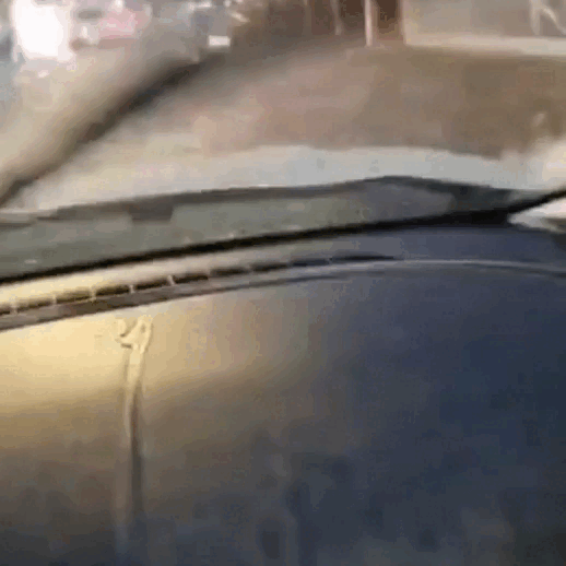 Chuva intensa muda a tarde e provoca enxurradas em ruas de Campo Grande